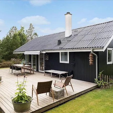 Family With Sea View In Hou 別荘