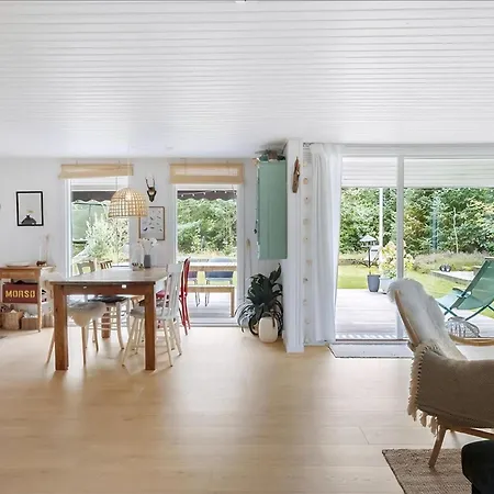 Family With Sea View In Hou Hals