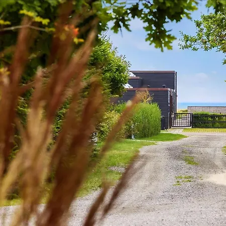 Family With Sea View In Hou Feriehus Hals